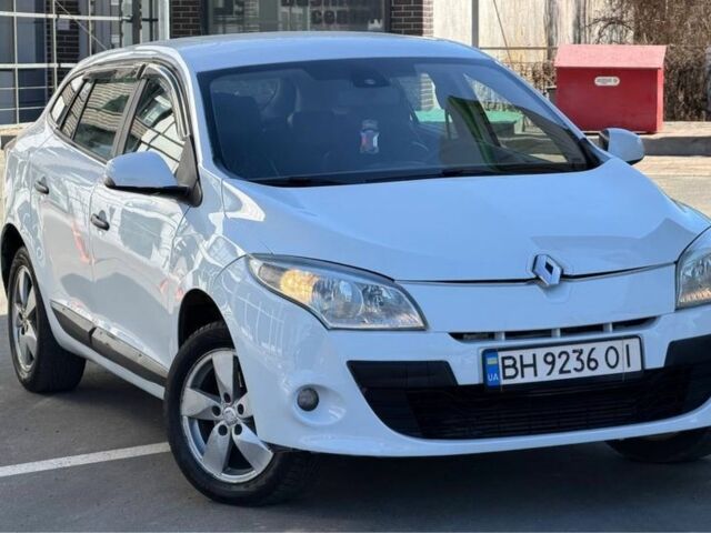 Белый Рено Меган, объемом двигателя 1.5 л и пробегом 455 тыс. км за 5200 $, фото 1 на Automoto.ua