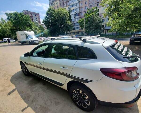 Білий Рено Меган, об'ємом двигуна 1.46 л та пробігом 300 тис. км за 6800 $, фото 1 на Automoto.ua