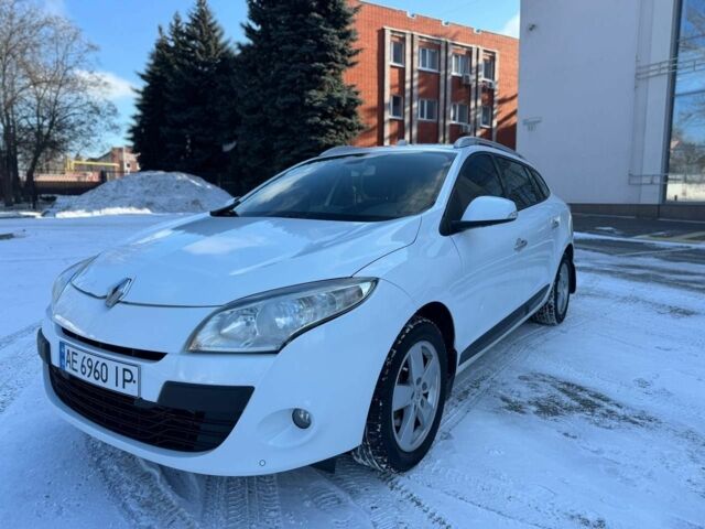 Белый Рено Меган, объемом двигателя 1.5 л и пробегом 208 тыс. км за 5950 $, фото 1 на Automoto.ua