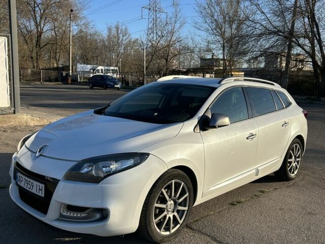 Белый Рено Меган, объемом двигателя 1.5 л и пробегом 322 тыс. км за 7800 $, фото 1 на Automoto.ua