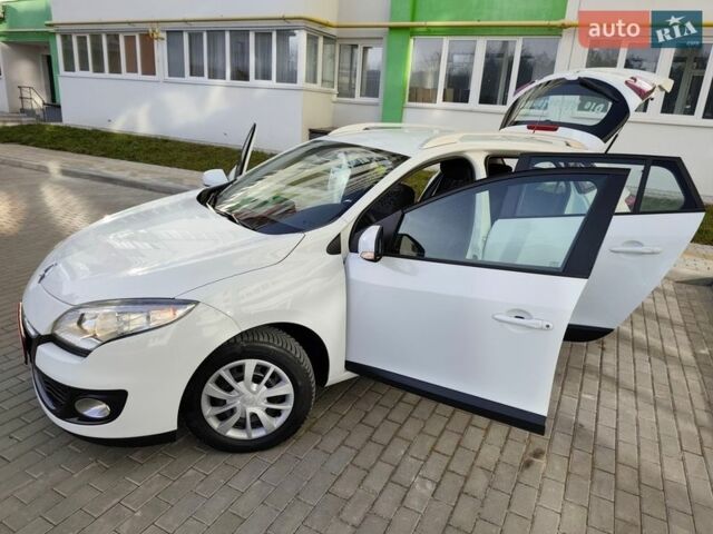 Белый Рено Меган, объемом двигателя 1.5 л и пробегом 250 тыс. км за 6999 $, фото 1 на Automoto.ua