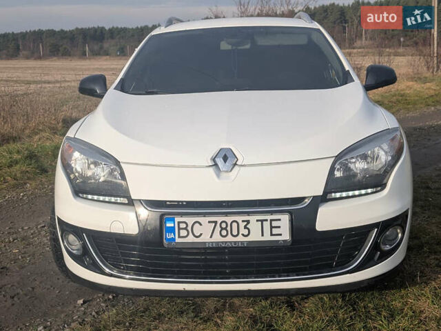 Білий Рено Меган, об'ємом двигуна 1.46 л та пробігом 261 тис. км за 7800 $, фото 1 на Automoto.ua