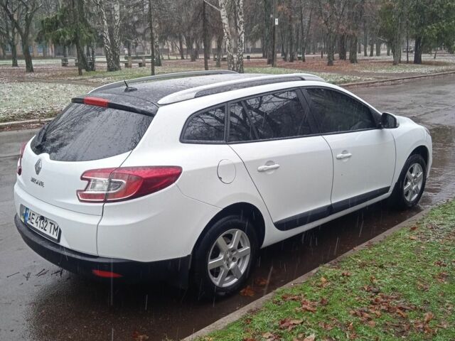 Белый Рено Меган, объемом двигателя 1.5 л и пробегом 297 тыс. км за 7000 $, фото 1 на Automoto.ua