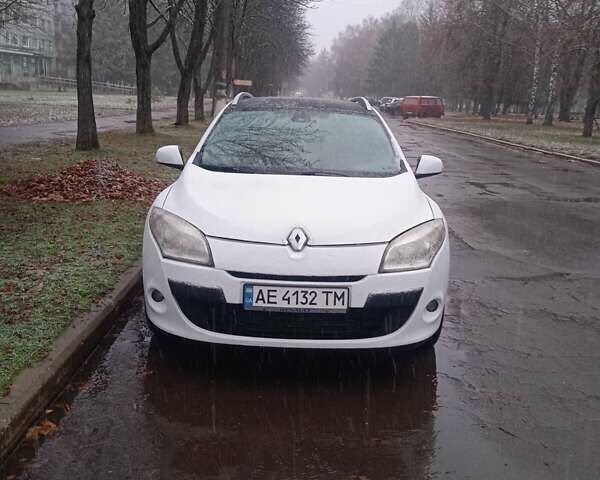 Белый Рено Меган, объемом двигателя 1.46 л и пробегом 220 тыс. км за 7100 $, фото 1 на Automoto.ua
