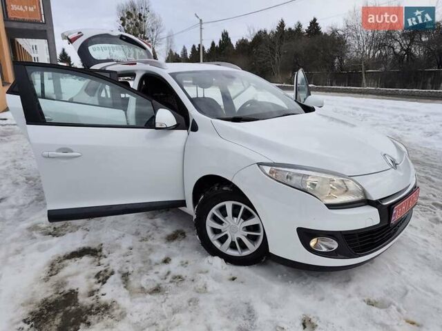 Белый Рено Меган, объемом двигателя 1.5 л и пробегом 250 тыс. км за 6700 $, фото 1 на Automoto.ua