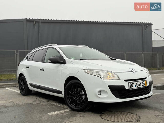 Білий Рено Меган, об'ємом двигуна 1.6 л та пробігом 235 тис. км за 7500 $, фото 1 на Automoto.ua
