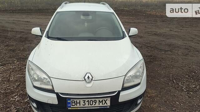 Белый Рено Меган, объемом двигателя 1.5 л и пробегом 210 тыс. км за 7200 $, фото 1 на Automoto.ua