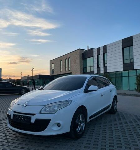 Белый Рено Меган, объемом двигателя 1.46 л и пробегом 278 тыс. км за 5600 $, фото 1 на Automoto.ua