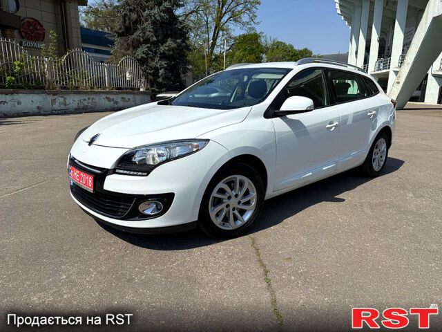 Белый Рено Меган, объемом двигателя 1.6 л и пробегом 180 тыс. км за 8900 $, фото 1 на Automoto.ua