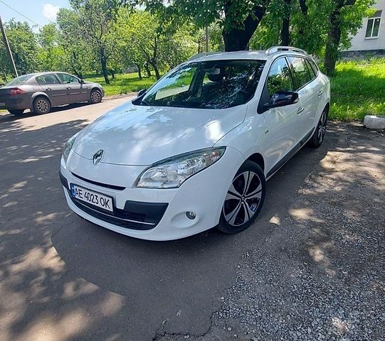 Білий Рено Меган, об'ємом двигуна 1.4 л та пробігом 251 тис. км за 6500 $, фото 1 на Automoto.ua