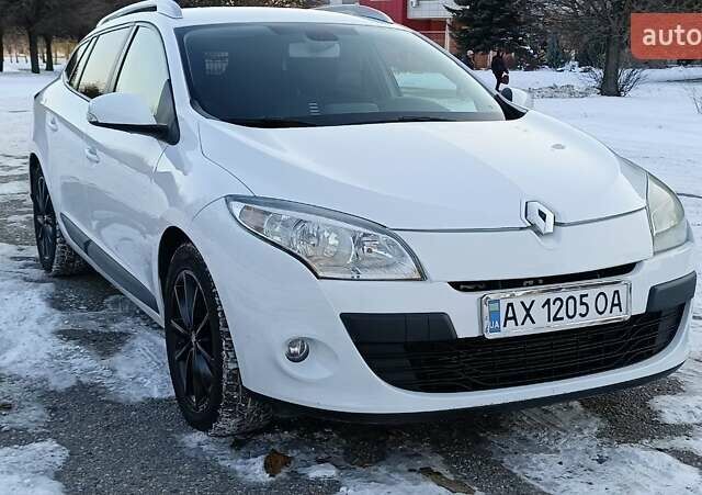 Белый Рено Меган, объемом двигателя 1.5 л и пробегом 216 тыс. км за 7800 $, фото 1 на Automoto.ua