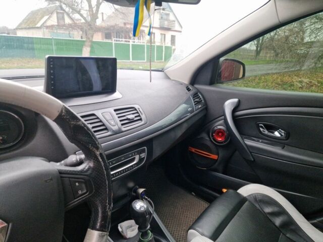 Белый Рено Меган, объемом двигателя 1.5 л и пробегом 327 тыс. км за 8000 $, фото 1 на Automoto.ua