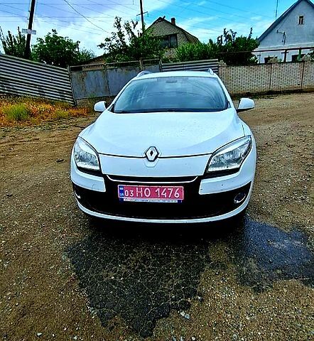 Белый Рено Меган, объемом двигателя 1.5 л и пробегом 250 тыс. км за 7800 $, фото 1 на Automoto.ua