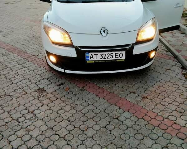 Білий Рено Меган, об'ємом двигуна 1.46 л та пробігом 257 тис. км за 6100 $, фото 1 на Automoto.ua