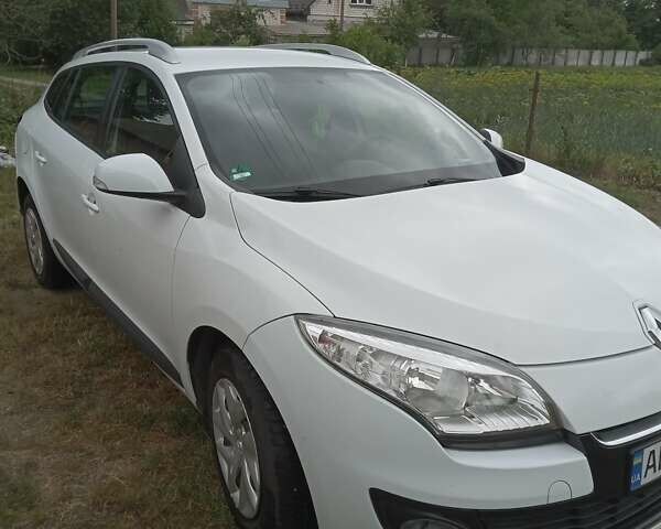 Белый Рено Меган, объемом двигателя 1.5 л и пробегом 200 тыс. км за 7600 $, фото 1 на Automoto.ua