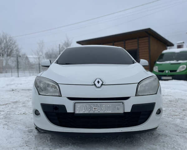 Білий Рено Меган, об'ємом двигуна 1.5 л та пробігом 278 тис. км за 5899 $, фото 1 на Automoto.ua