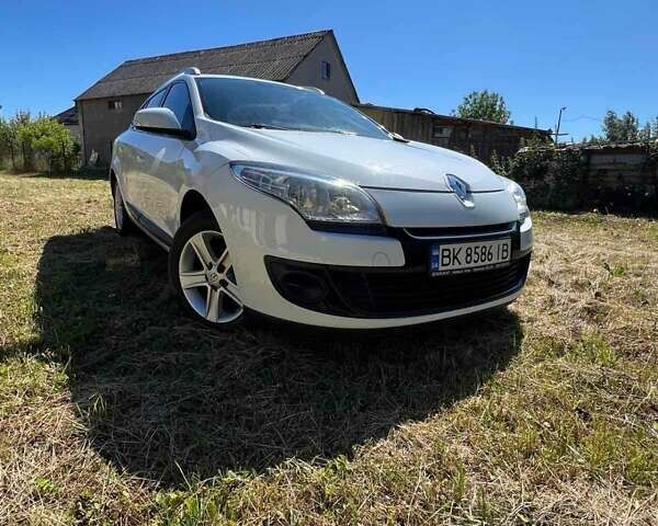Білий Рено Меган, об'ємом двигуна 1.46 л та пробігом 190 тис. км за 6500 $, фото 1 на Automoto.ua