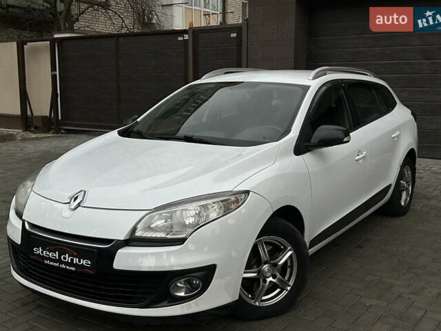 Белый Рено Меган, объемом двигателя 1.5 л и пробегом 266 тыс. км за 6599 $, фото 1 на Automoto.ua