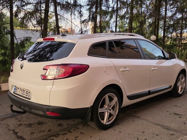 Белый Рено Меган, объемом двигателя 1.5 л и пробегом 213 тыс. км за 7507 $, фото 1 на Automoto.ua