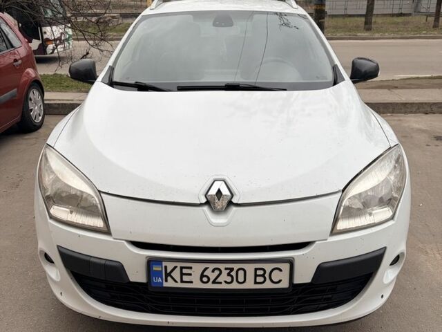 Белый Рено Меган, объемом двигателя 1.5 л и пробегом 330 тыс. км за 6500 $, фото 1 на Automoto.ua