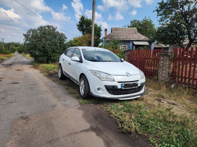 Белый Рено Меган, объемом двигателя 2 л и пробегом 266 тыс. км за 5600 $, фото 1 на Automoto.ua