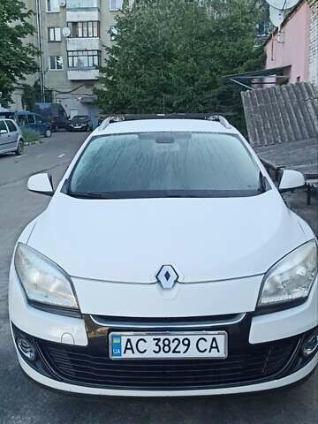 Белый Рено Меган, объемом двигателя 1.46 л и пробегом 200 тыс. км за 7200 $, фото 1 на Automoto.ua