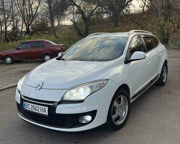 Белый Рено Меган, объемом двигателя 1.5 л и пробегом 310 тыс. км за 8300 $, фото 1 на Automoto.ua