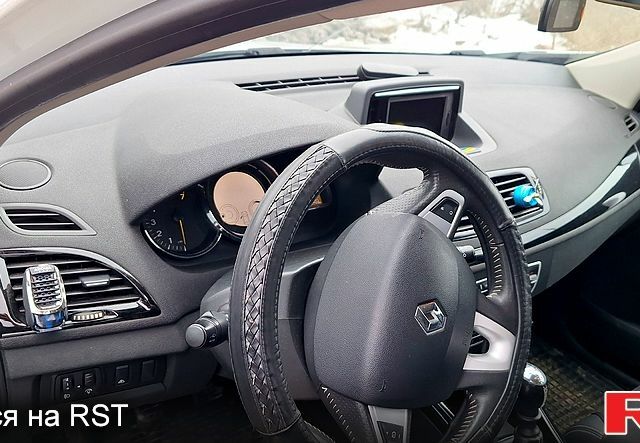 Белый Рено Меган, объемом двигателя 1.4 л и пробегом 18500 тыс. км за 7999 $, фото 1 на Automoto.ua