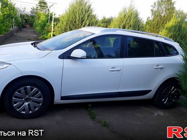 Белый Рено Меган, объемом двигателя 1.5 л и пробегом 250 тыс. км за 8000 $, фото 1 на Automoto.ua