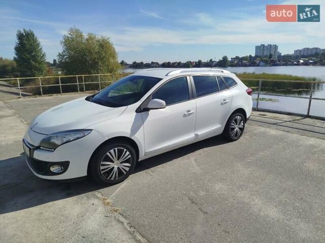 Белый Рено Меган, объемом двигателя 1.2 л и пробегом 123 тыс. км за 7800 $, фото 1 на Automoto.ua