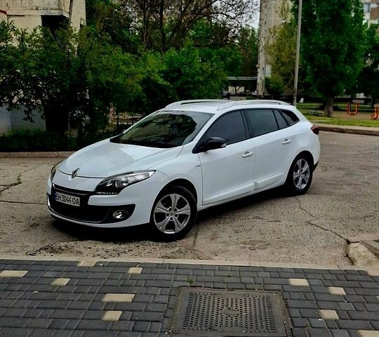 Белый Рено Меган, объемом двигателя 1.46 л и пробегом 250 тыс. км за 7700 $, фото 1 на Automoto.ua