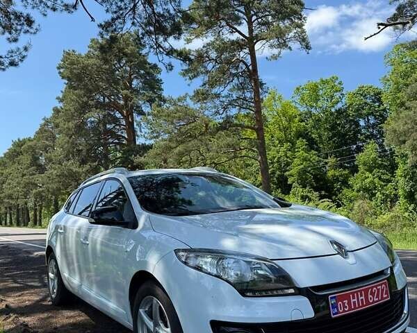 Белый Рено Меган, объемом двигателя 1.5 л и пробегом 239 тыс. км за 8800 $, фото 1 на Automoto.ua