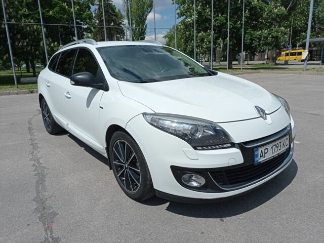 Белый Рено Меган, объемом двигателя 1.6 л и пробегом 220 тыс. км за 7800 $, фото 1 на Automoto.ua