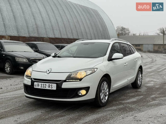 Белый Рено Меган, объемом двигателя 1.6 л и пробегом 153 тыс. км за 9300 $, фото 1 на Automoto.ua