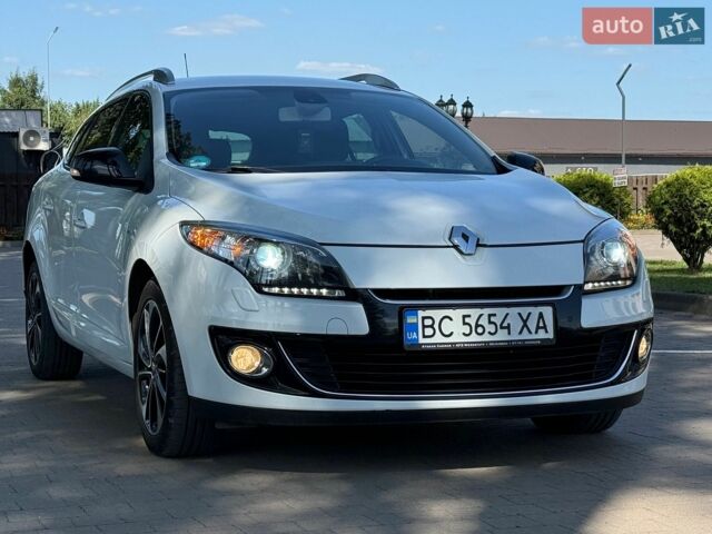 Белый Рено Меган, объемом двигателя 1.6 л и пробегом 256 тыс. км за 8750 $, фото 1 на Automoto.ua