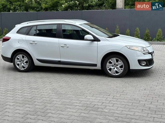 Білий Рено Меган, об'ємом двигуна 1.46 л та пробігом 144 тис. км за 7999 $, фото 1 на Automoto.ua