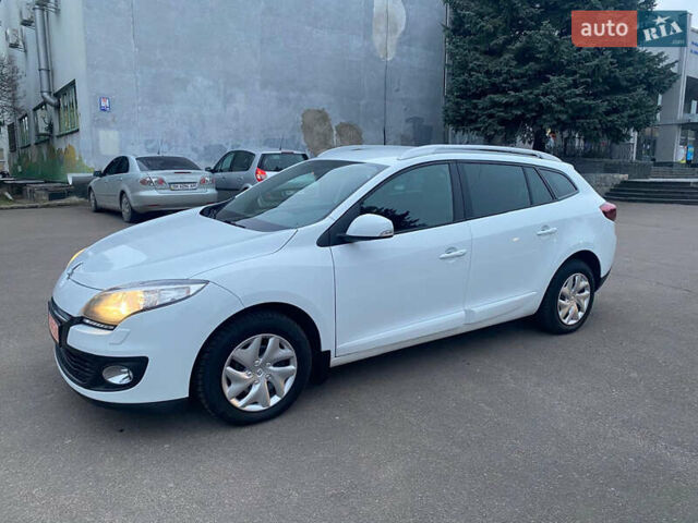 Белый Рено Меган, объемом двигателя 1.2 л и пробегом 146 тыс. км за 6600 $, фото 1 на Automoto.ua