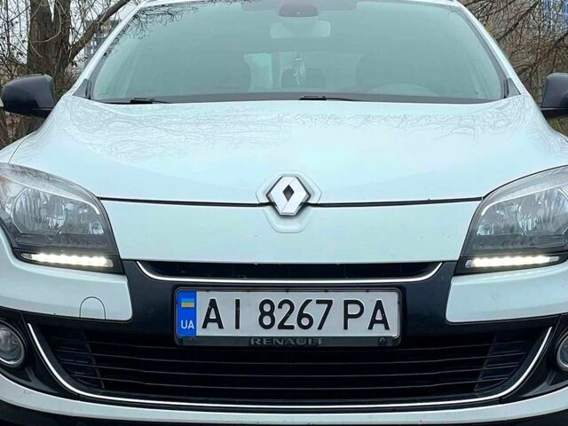 Белый Рено Меган, объемом двигателя 1.5 л и пробегом 300 тыс. км за 8200 $, фото 1 на Automoto.ua