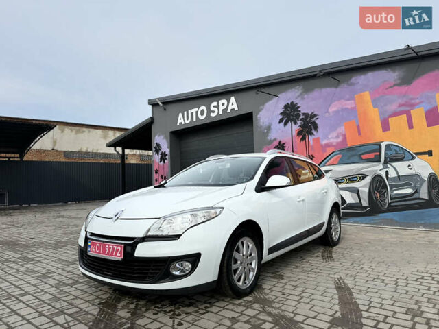 Білий Рено Меган, об'ємом двигуна 1.46 л та пробігом 200 тис. км за 7700 $, фото 1 на Automoto.ua