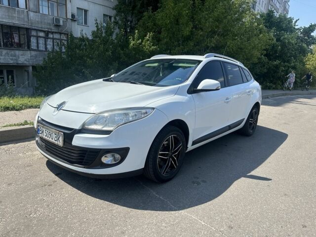 Белый Рено Меган, объемом двигателя 1.5 л и пробегом 32 тыс. км за 7200 $, фото 1 на Automoto.ua