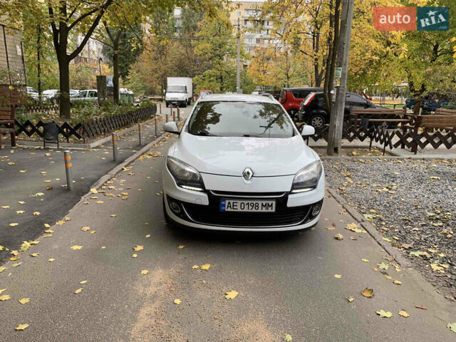 Белый Рено Меган, объемом двигателя 1.5 л и пробегом 300 тыс. км за 7300 $, фото 1 на Automoto.ua
