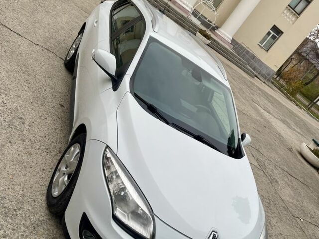 Белый Рено Меган, объемом двигателя 1.5 л и пробегом 286 тыс. км за 6999 $, фото 1 на Automoto.ua