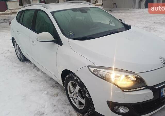 Белый Рено Меган, объемом двигателя 1.5 л и пробегом 378 тыс. км за 5200 $, фото 1 на Automoto.ua