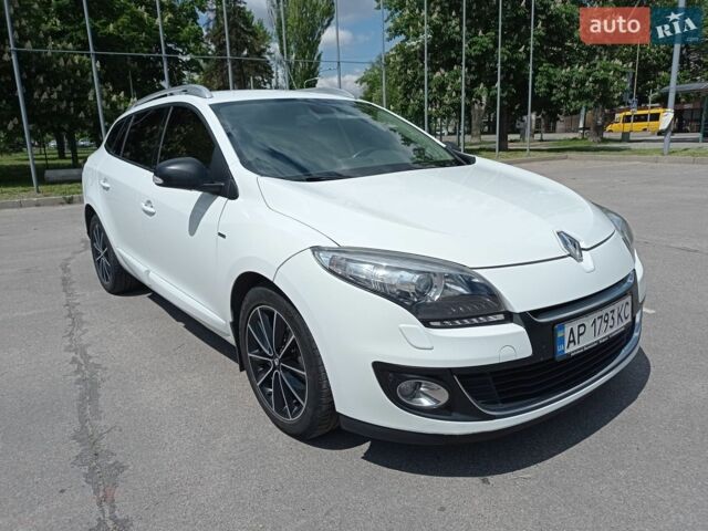 Белый Рено Меган, объемом двигателя 1.6 л и пробегом 220 тыс. км за 7600 $, фото 1 на Automoto.ua