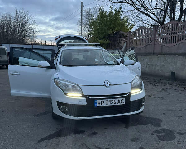 Белый Рено Меган, объемом двигателя 1.46 л и пробегом 300 тыс. км за 8300 $, фото 1 на Automoto.ua