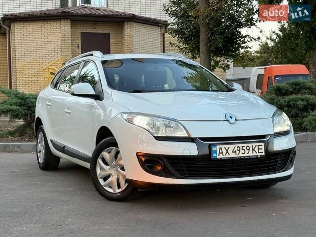 Білий Рено Меган, об'ємом двигуна 1.46 л та пробігом 258 тис. км за 7200 $, фото 1 на Automoto.ua