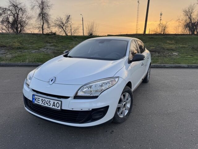 Белый Рено Меган, объемом двигателя 1.5 л и пробегом 217 тыс. км за 6800 $, фото 1 на Automoto.ua