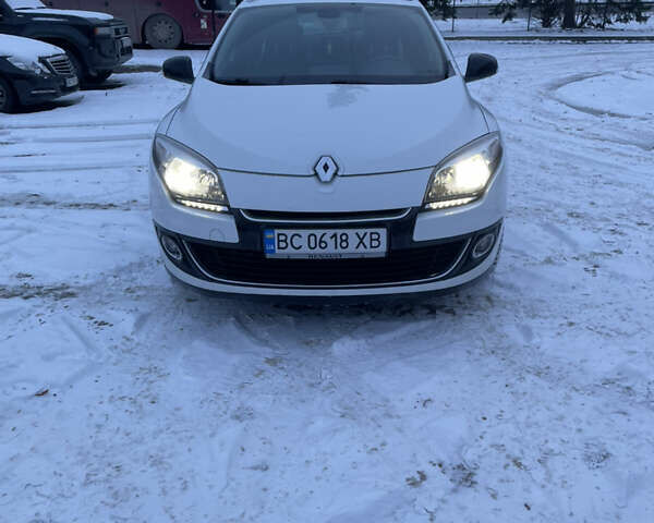 Білий Рено Меган, об'ємом двигуна 1.46 л та пробігом 272 тис. км за 8000 $, фото 1 на Automoto.ua