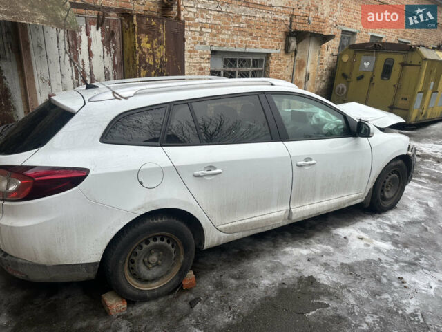 Белый Рено Меган, объемом двигателя 1.5 л и пробегом 300 тыс. км за 3500 $, фото 1 на Automoto.ua