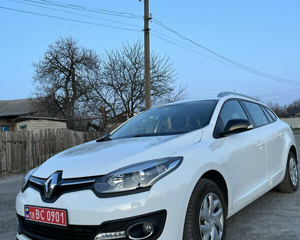 Белый Рено Меган, объемом двигателя 1.2 л и пробегом 157 тыс. км за 9000 $, фото 1 на Automoto.ua